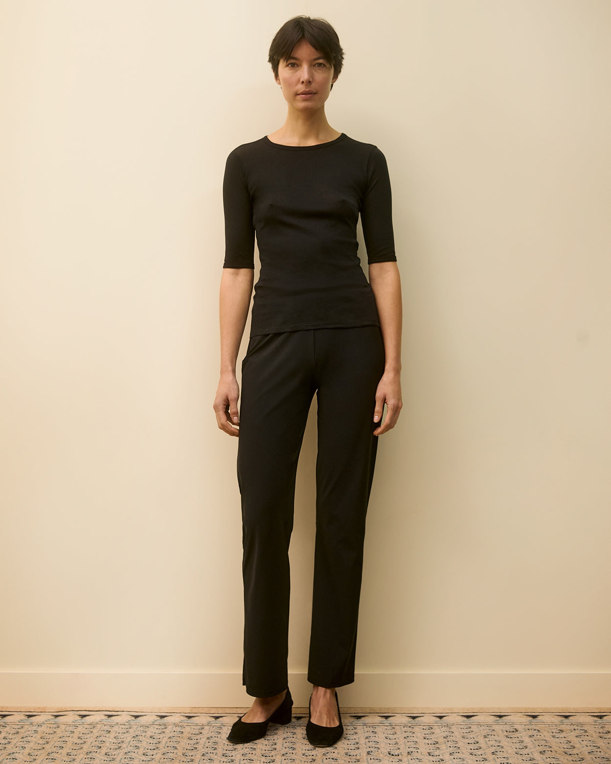 ANNA TEE | Black