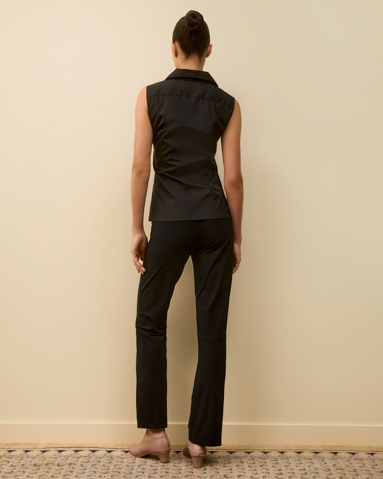 ROSIE SLEEVELESS SHIRT | Black